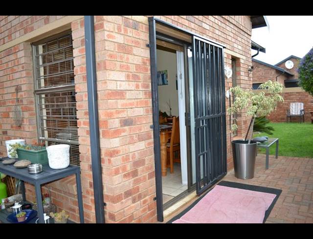 2 BEDROOM PROPERTY TO RENT IN SUGAR BUSH ESTATE